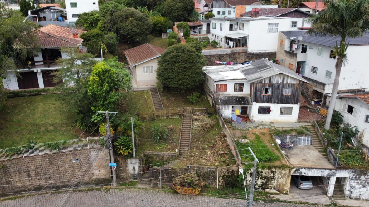 Terreno à venda com 2 quartos, 98m² - Foto 1